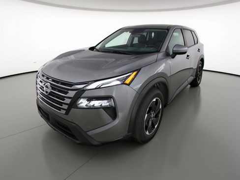 Used 2025 Nissan Rogue SV FWD image 3