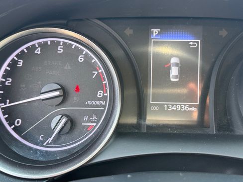 Used 2023 Toyota Camry SE FWD image 11