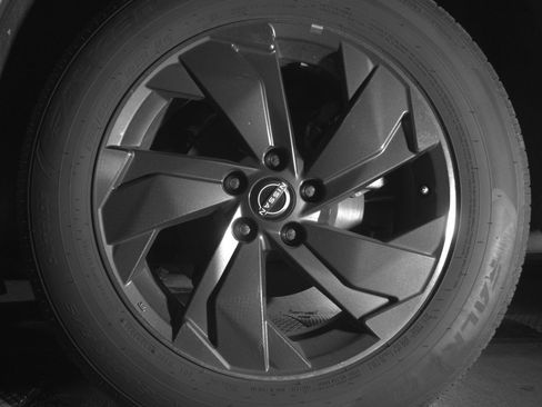 Used 2025 Nissan Rogue SV FWD image 14