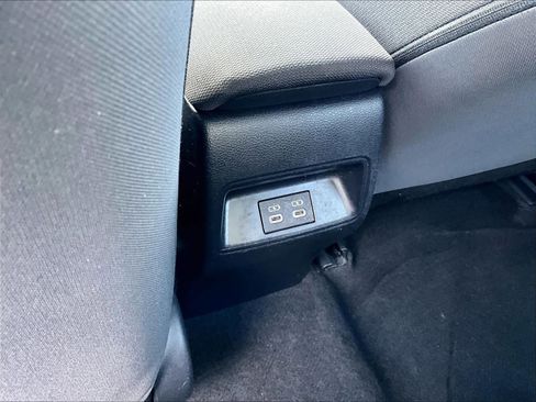 Used 2023 Toyota Corolla LE image 28