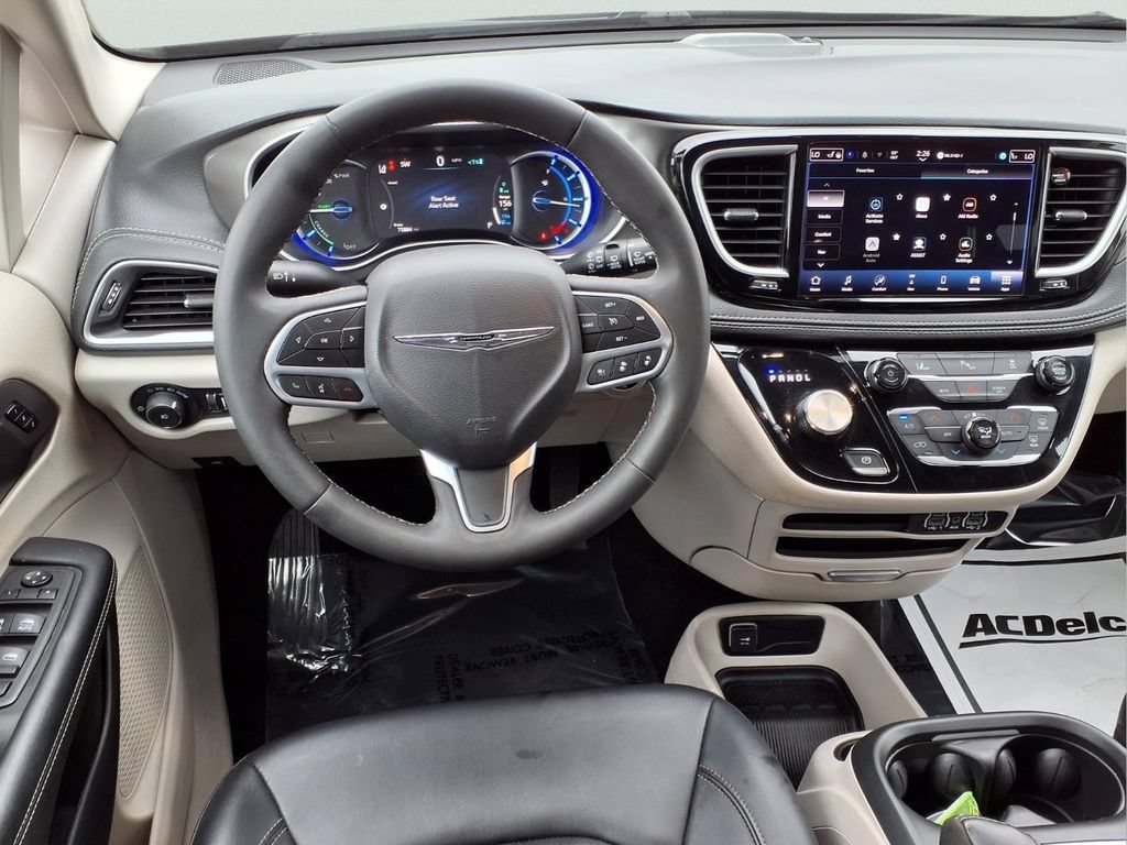 Used 2024 Chrysler Pacifica Limited FWD image 9