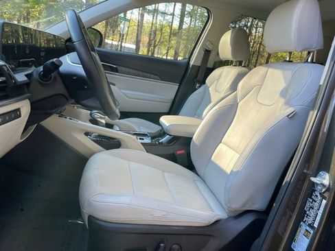 Used 2024 Kia Telluride EX w/ EX Captain's Chair Package image 14