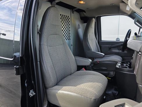 Used 2023 GMC Savana 3500 Extended w/ Driver Convenience Package image 10
