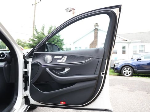 Used 2019 Mercedes-Benz E 300 4MATIC image 29