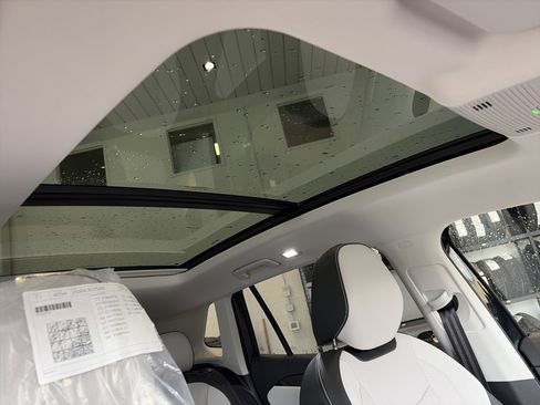 New 2026 Volkswagen Tiguan SE image 25