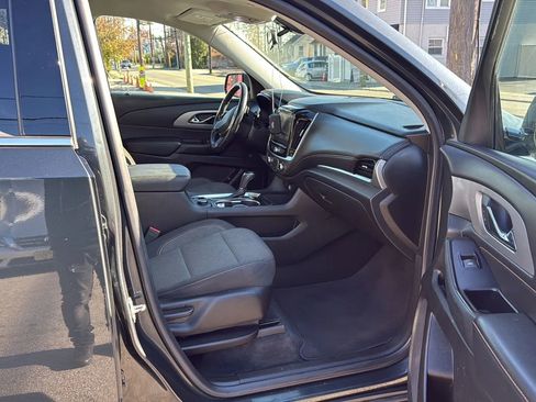 Used 2019 Chevrolet Traverse LT image 25