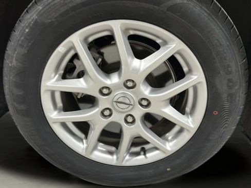 Used 2024 Chrysler Pacifica Touring-L FWD image 32