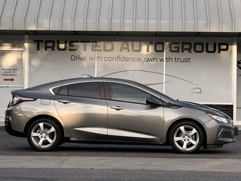 Used 2017 Chevrolet Volt LT FWD image 5