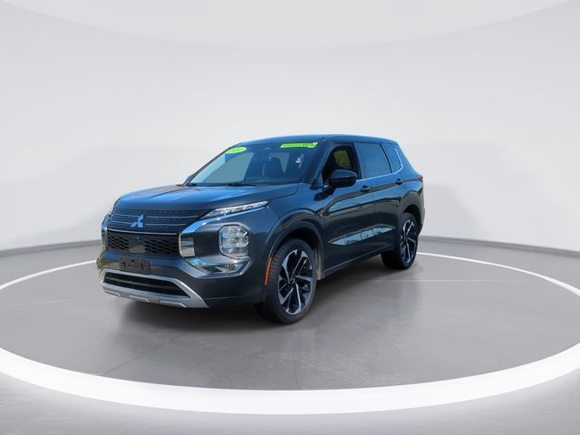 Used 2024 Mitsubishi Outlander SE Black Edition AWD/4WD image 3
