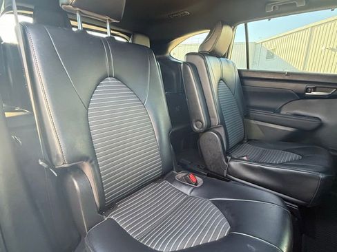 Used 2023 Toyota Highlander XSE image 19