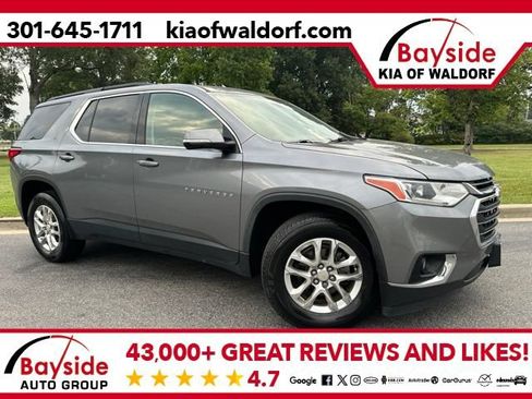 Used 2020 Chevrolet Traverse LT FWD image 1