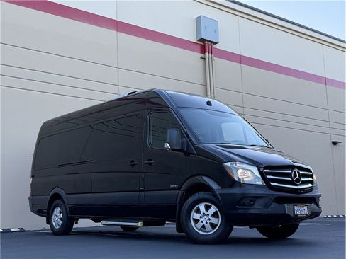 Used 2014 Mercedes-Benz Sprinter 2500 image 4