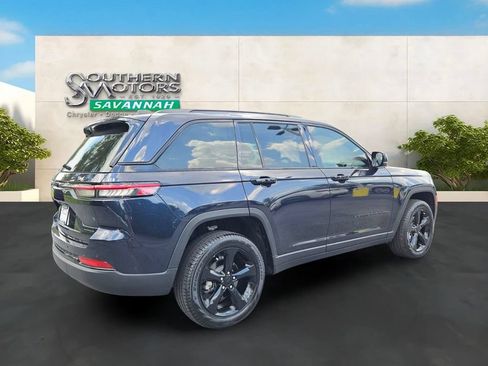 Used 2024 Jeep Grand Cherokee Limited w/ Black Appearance Package AWD/4WD image 5