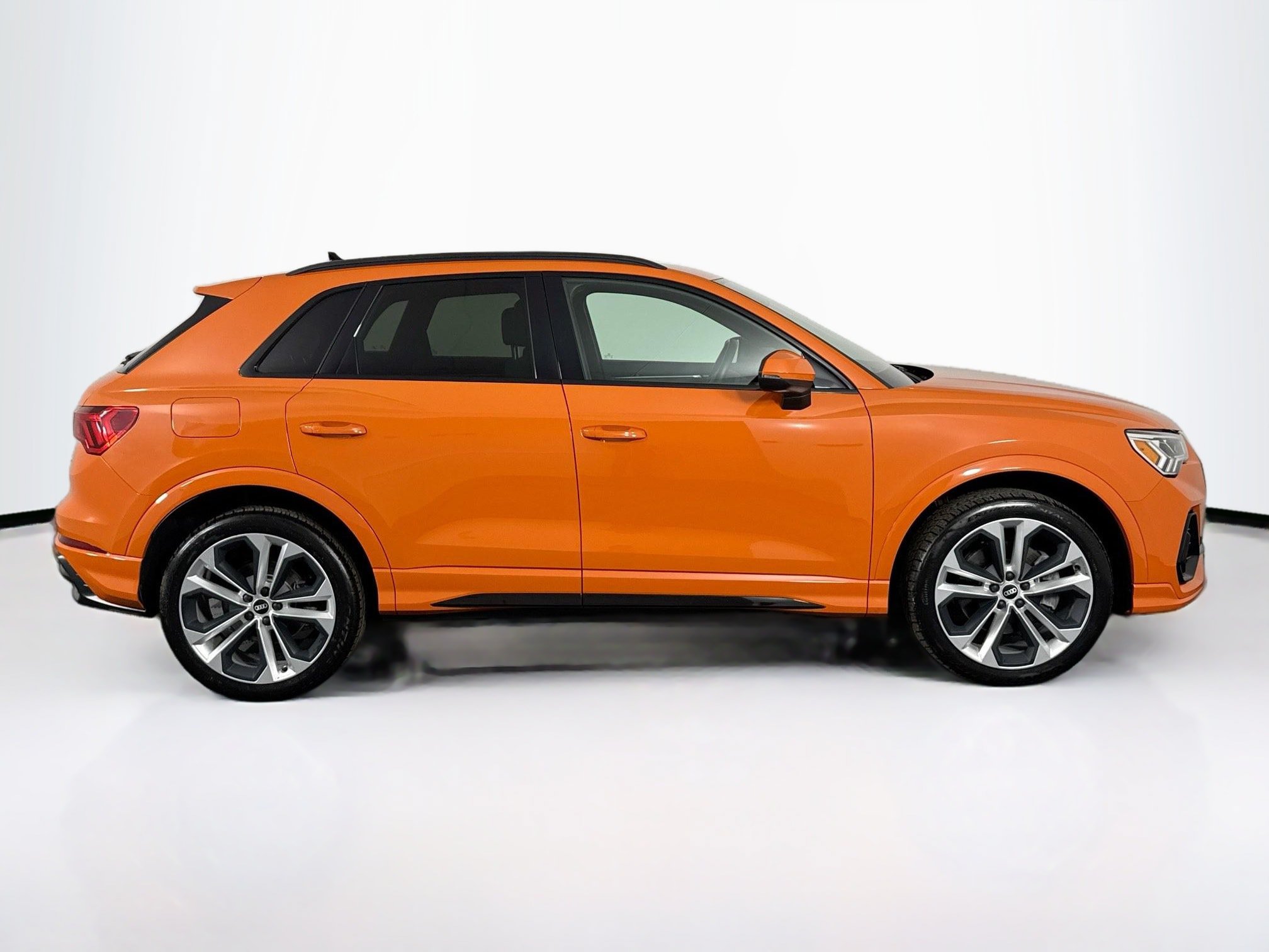 Used 2021 Audi Q3 2.0T Premium Plus w/ Premium Plus Package AWD/4WD image 16
