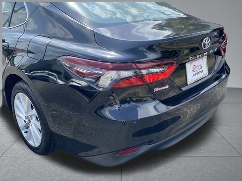 Used 2022 Toyota Camry LE FWD image 11
