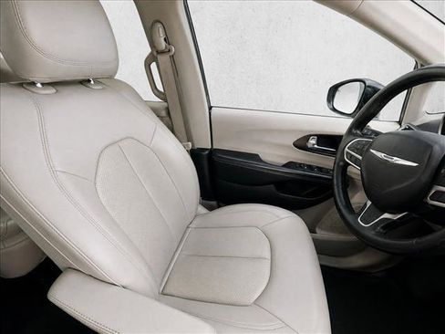 Used 2021 Chrysler Voyager Lxi FWD image 15