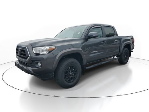 Used 2022 Toyota Tacoma SR5 w/ Technology Package RWD image 3