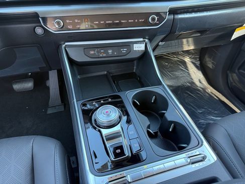 New 2026 Kia Carnival SX w/ SX Dark Edition Package FWD image 13