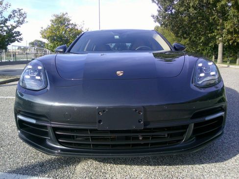 Used 2018 Porsche Panamera 4 image 11