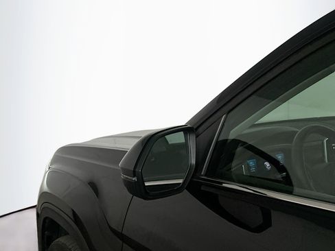 Used 2025 Volkswagen Atlas SE image 16