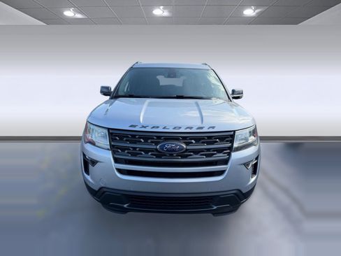Used 2019 Ford Explorer XLT w/ XLT Sport Appearance Package AWD/4WD image 3
