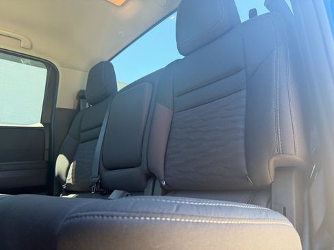 Used 2024 Nissan Frontier SV w/ Technology Package AWD/4WD image 9