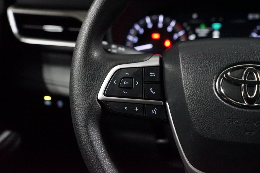 Used 2023 Toyota Highlander L FWD image 14