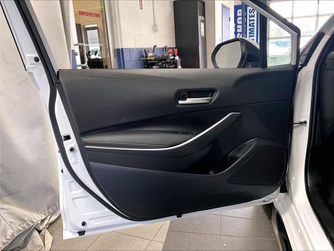 Used 2025 Toyota Corolla SE image 9