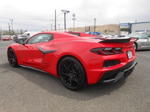 Used 2024 Chevrolet Corvette Z06 RWD image 15
