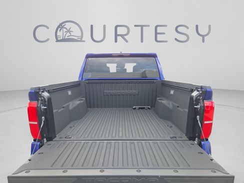 Certified 2025 Toyota Tacoma TRD Off-Road AWD/4WD image 9