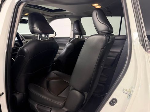 Used 2023 Toyota Highlander XLE FWD image 25