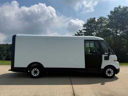 Used 2024 Chevrolet Brightdrop 600 w/ Commercial Equipment Package AWD/4WD image 2