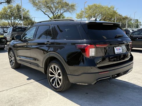 Used 2025 Ford Explorer ST-Line image 7