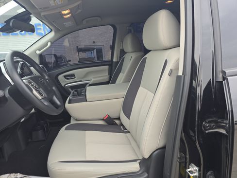 Used 2021 Nissan Titan SV w/ Accessory Utility Package image 11