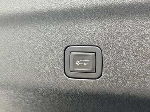 Used 2025 Chevrolet Tahoe LT AWD/4WD image 19