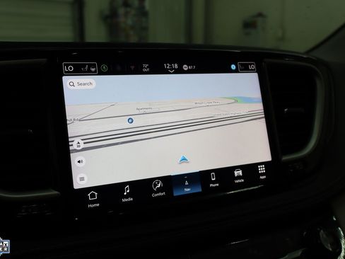 Used 2024 Chrysler Pacifica Select image 20