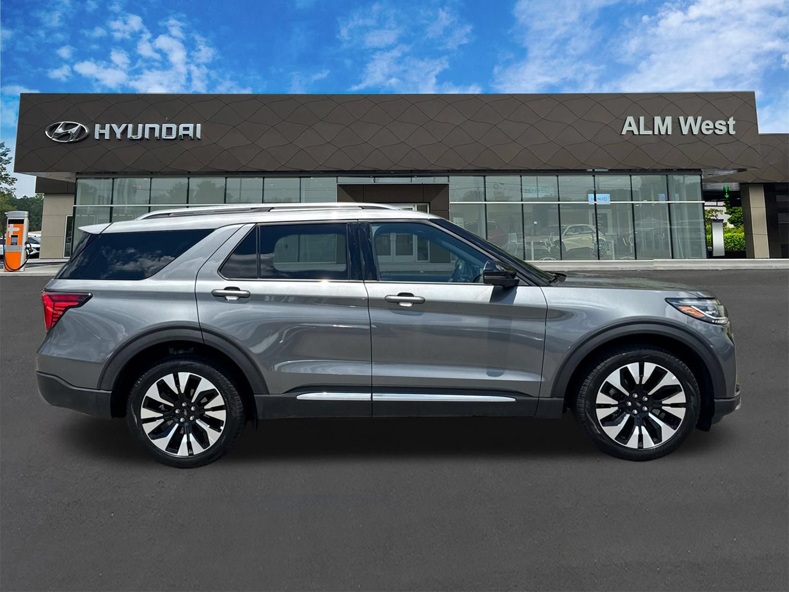 Used 2026 Ford Explorer Platinum w/ LUX Leather Package AWD/4WD image 4