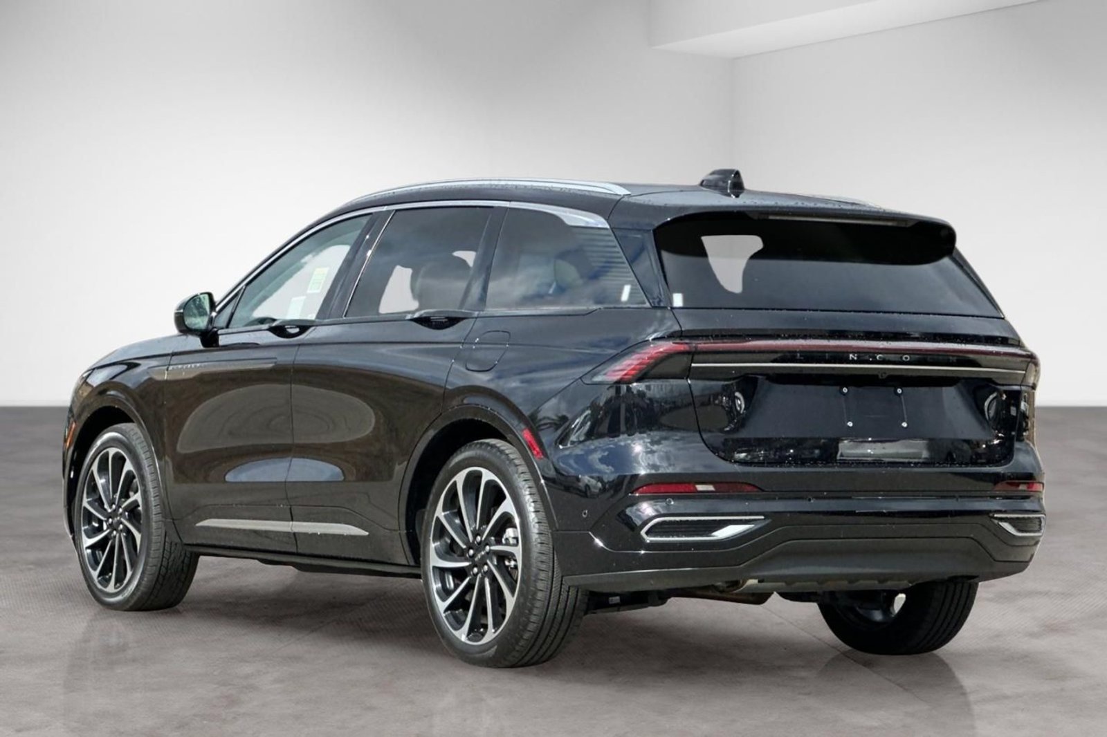 Used 2024 Lincoln Nautilus Black Label AWD/4WD image 3