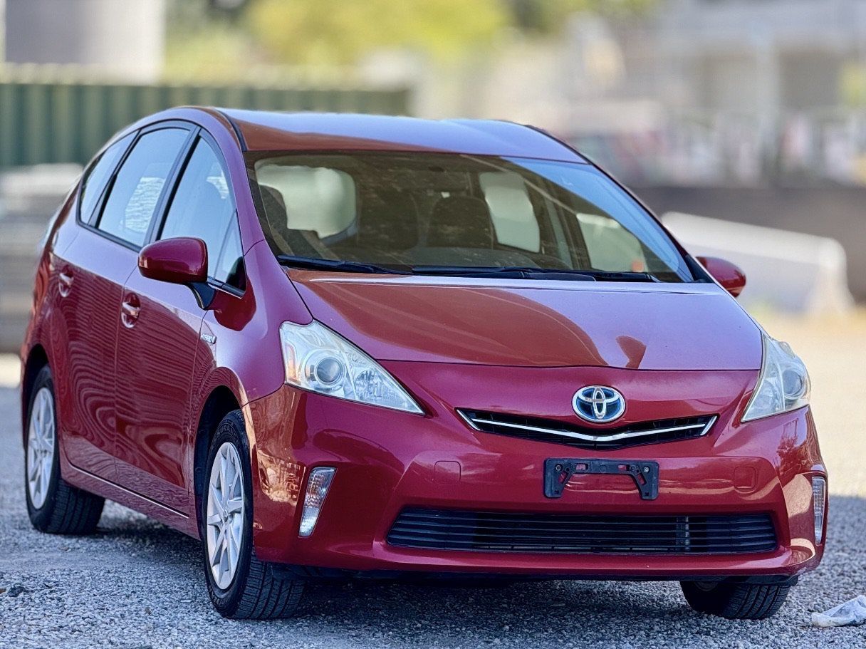 Used 2013 Toyota Prius V Three FWD image 3
