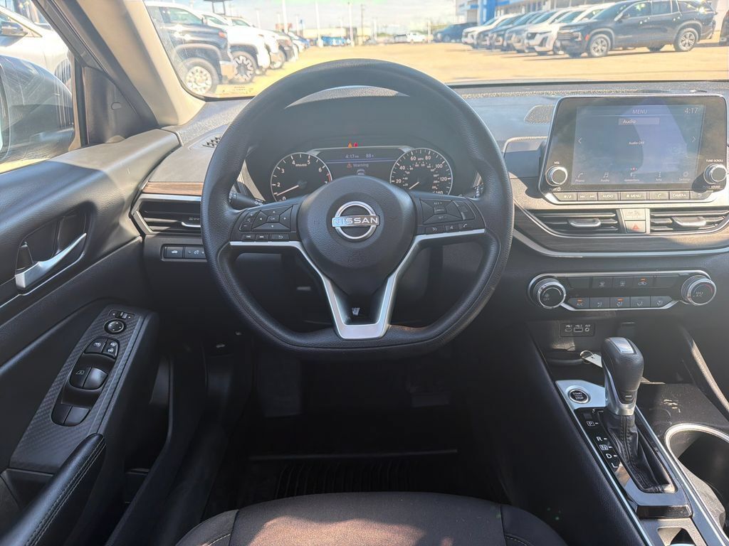 Used 2024 Nissan Altima 2.5 SV AWD/4WD image 13