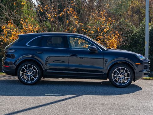 Certified 2025 Porsche Cayenne image 8