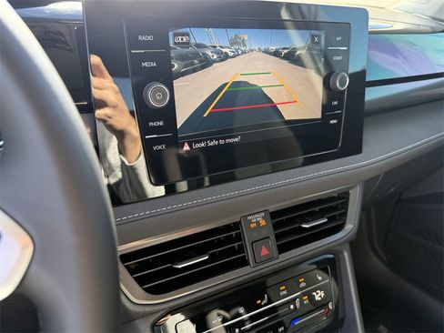 New 2026 Volkswagen Taos SE image 19