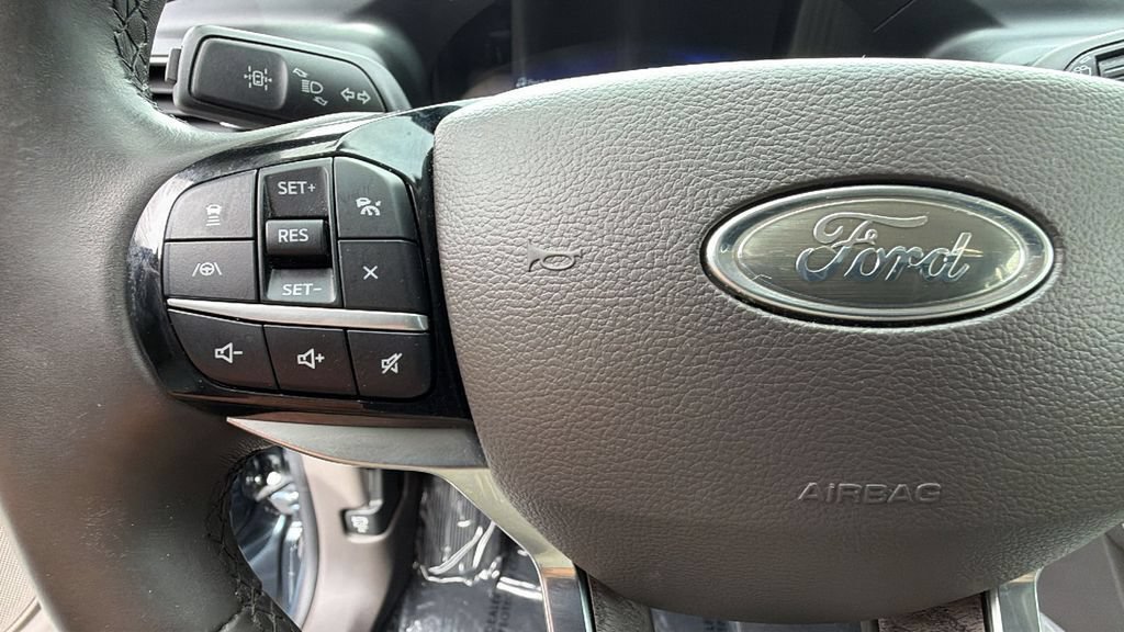 Used 2022 Ford Explorer Platinum w/ Equipment Group 601A AWD/4WD image 19