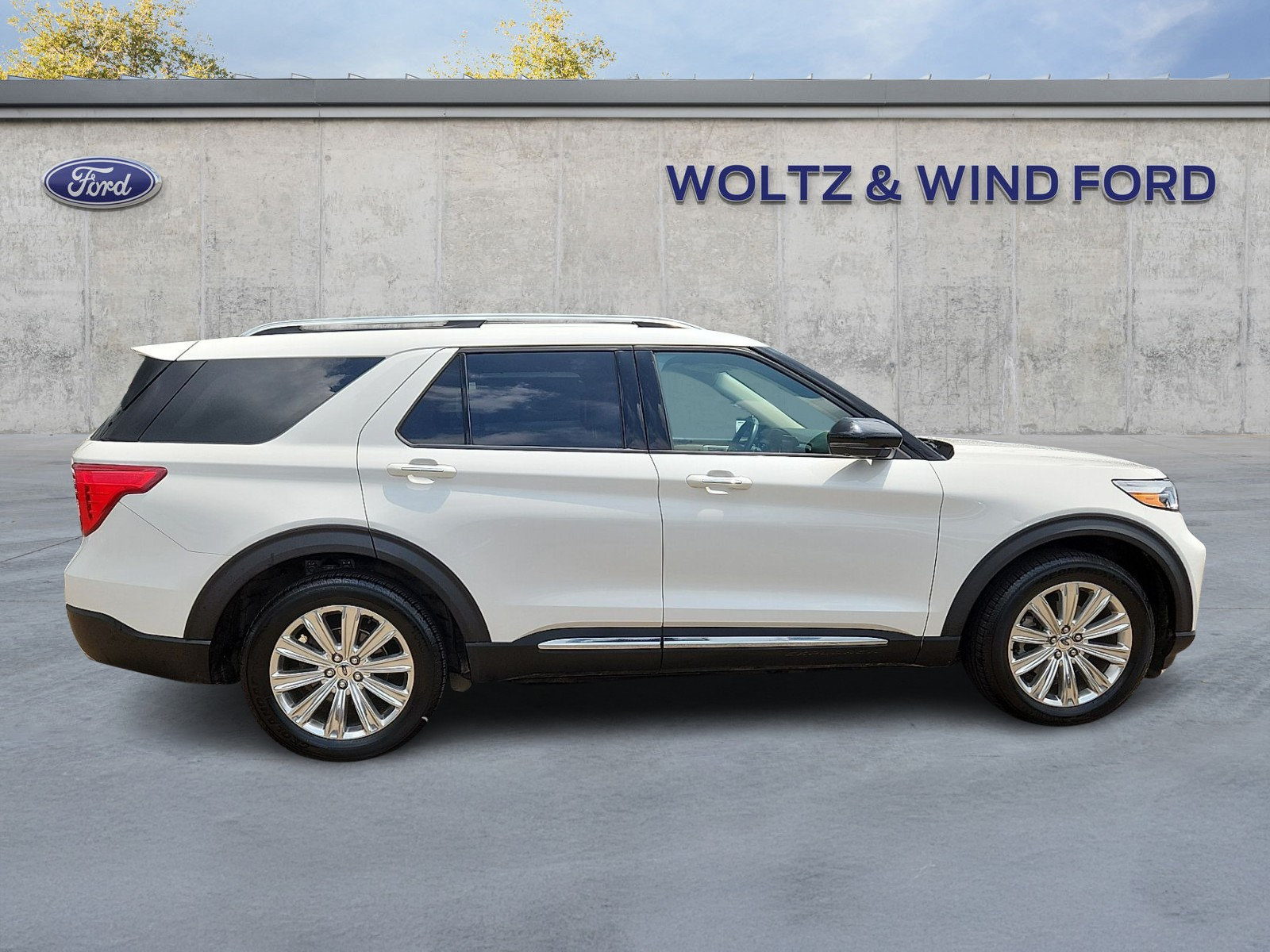 Used 2021 Ford Explorer Limited w/ Equipment Group 301A AWD/4WD image 7