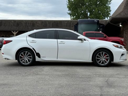Used 2017 Lexus ES 300h w/ Luxury Package FWD image 6