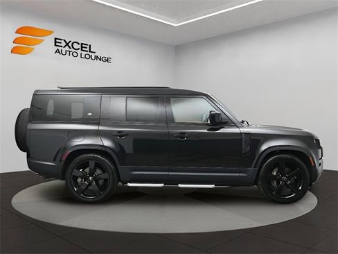 Used 2024 Land Rover Defender 130 S image 6