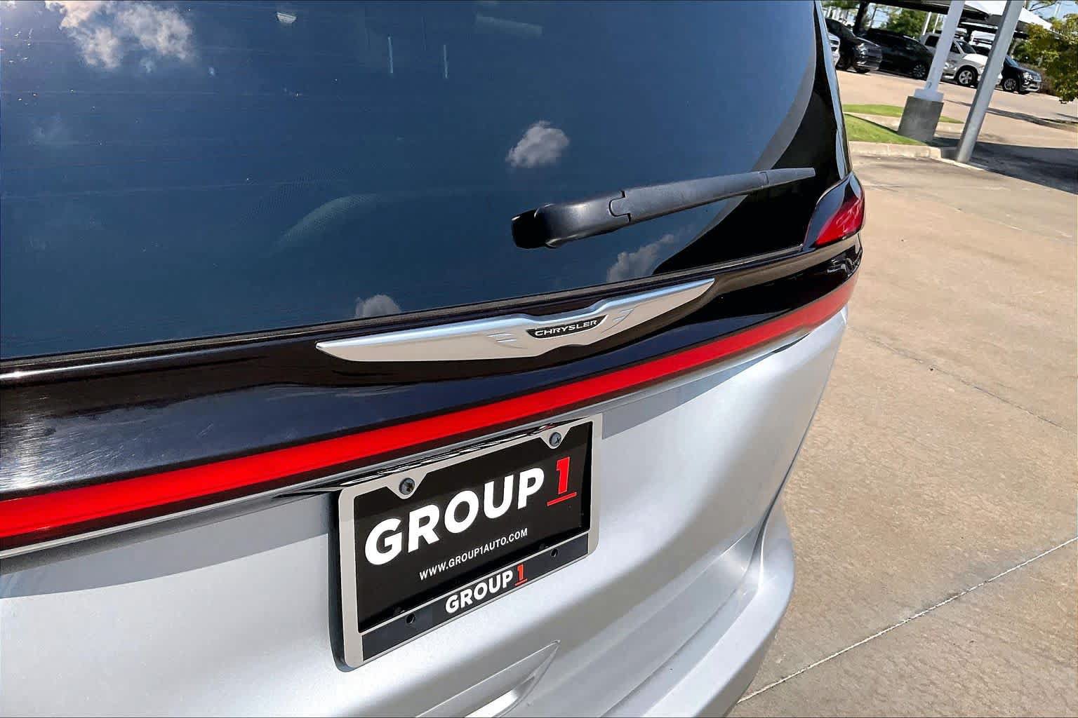Used 2024 Chrysler Pacifica Touring-L FWD image 29