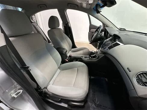 Used 2011 Chevrolet Cruze LT image 15