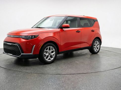 Used 2025 Kia Soul LX w/ LX Technology Package FWD image 3