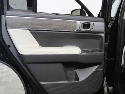 Used 2025 Hyundai Santa Fe Calligraphy FWD image 6
